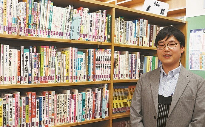 人気がアップした8類の棚と加見谷司書