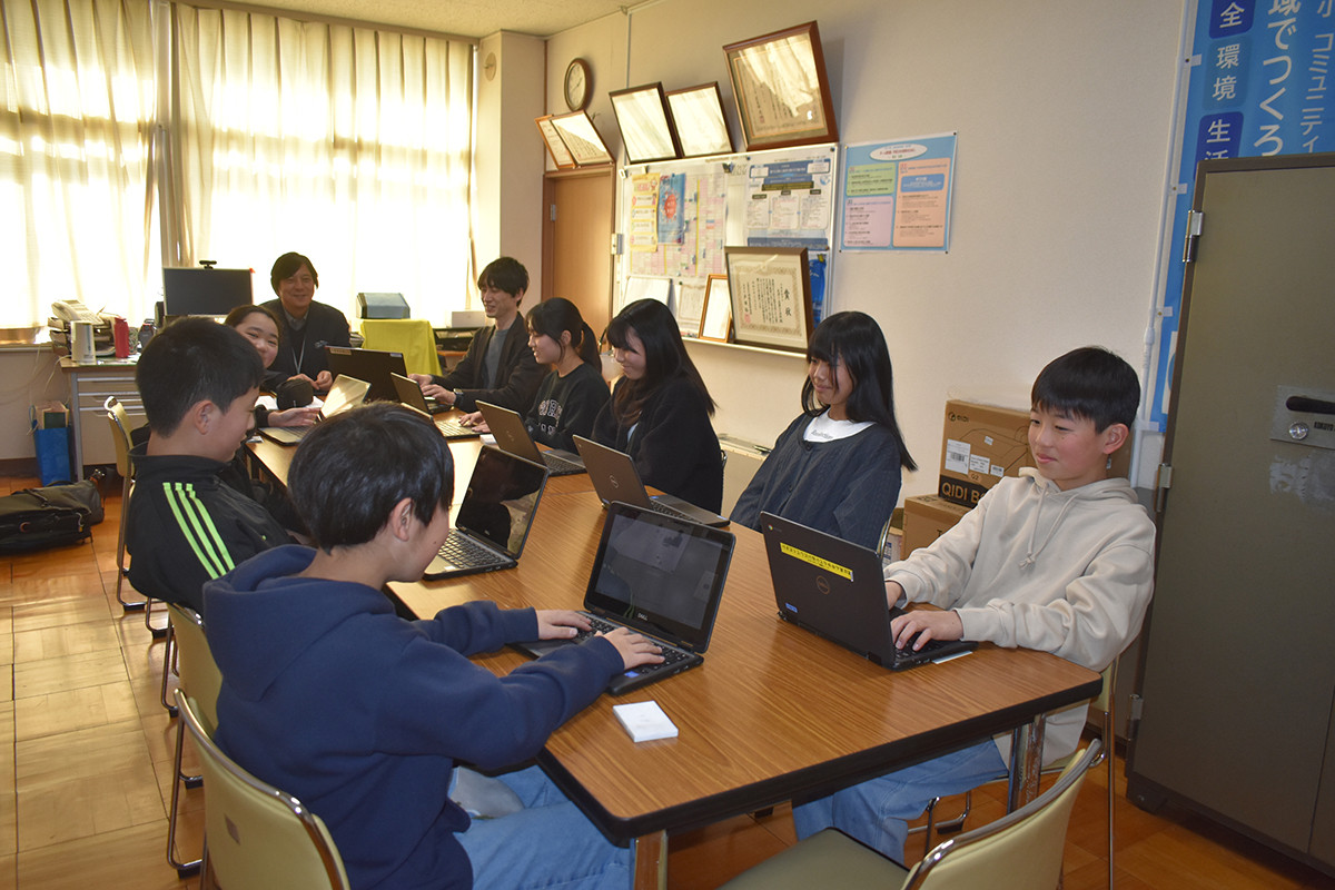 OCCの役員会議に臨む子どもたち