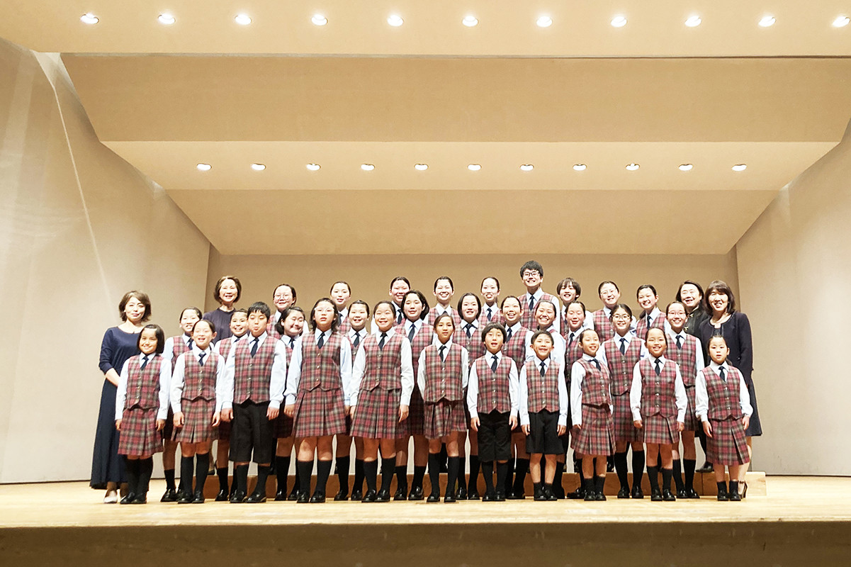 きみつ少年少女合唱団の団員指導者の集合写真