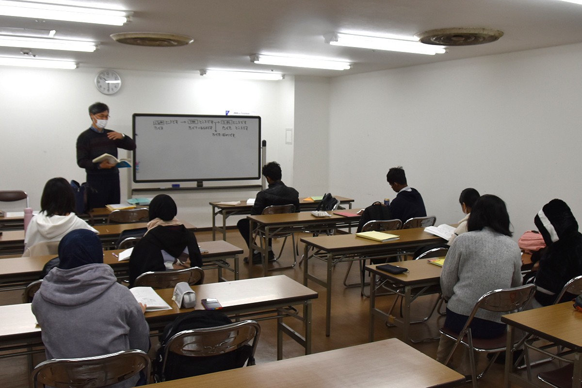 日本語能力別に用意される授業の様子