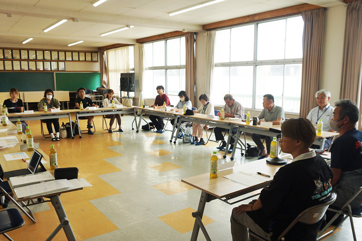学校運営協議会での熟議の様子